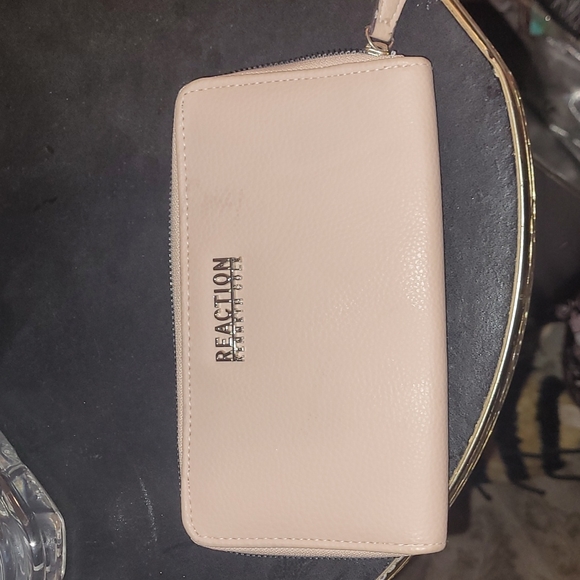 Nwot Kenneth Cole Reaction wallet - Picture 1 of 3